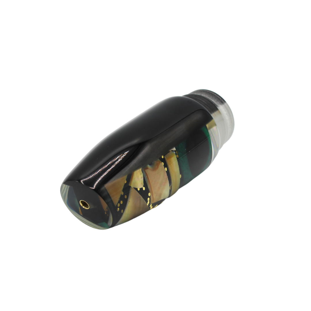 Señuelo para pesca deportiva y señuelo de troleo Crampton Baits. Modelo Plunger en color Negro y concha crema cracked. Marea Alta (mareaalta.mx) único distribuidor de Crampton Baits en México.