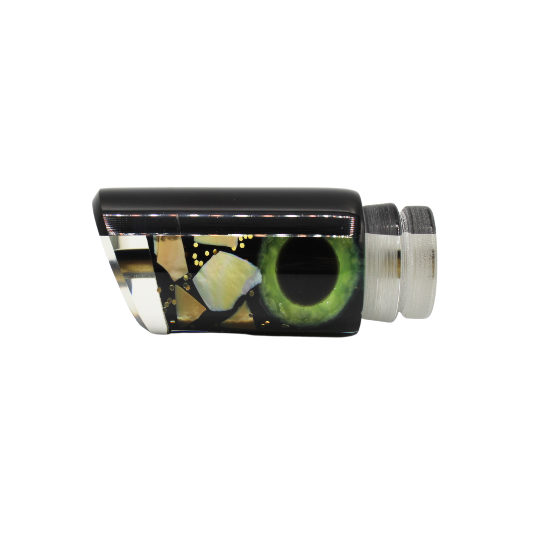 Señuelo para pesca deportiva y señuelo de troleo Crampton Baits. Modelo Quarter Toner en color Negro y concha crema cracked. Marea Alta (mareaalta.mx) único distribuidor de Crampton Baits en México.